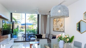 Apartemen Mewah, 3 kamar tidur, pemandangan kolam renang | Pemandangan dari kamar