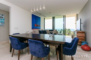 Departamento de lujo, vista al océano | Servicio a la habitación