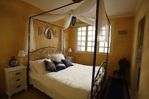 Double Room (Gold Room)