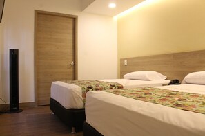Minibar, individually decorated, individually furnished, desk - Hotel Poma - Rosa (Medellín)