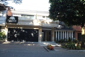 Fachada da propriedade