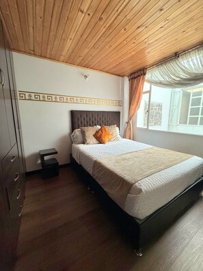 Quadruple Room | Free WiFi, bed sheets - Aparta Hotel Oporto 83 (Bogotá)