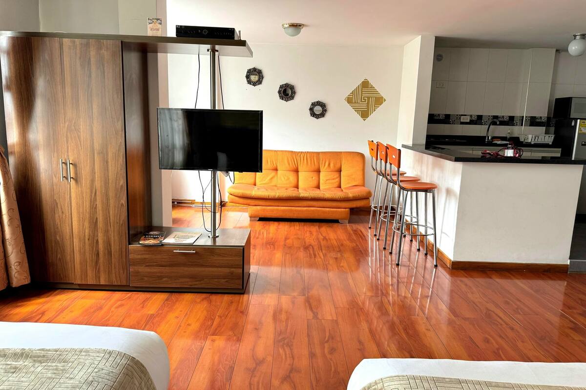 aparta estudio | living area | 36-inch flat-screen tv with cable channels, tv