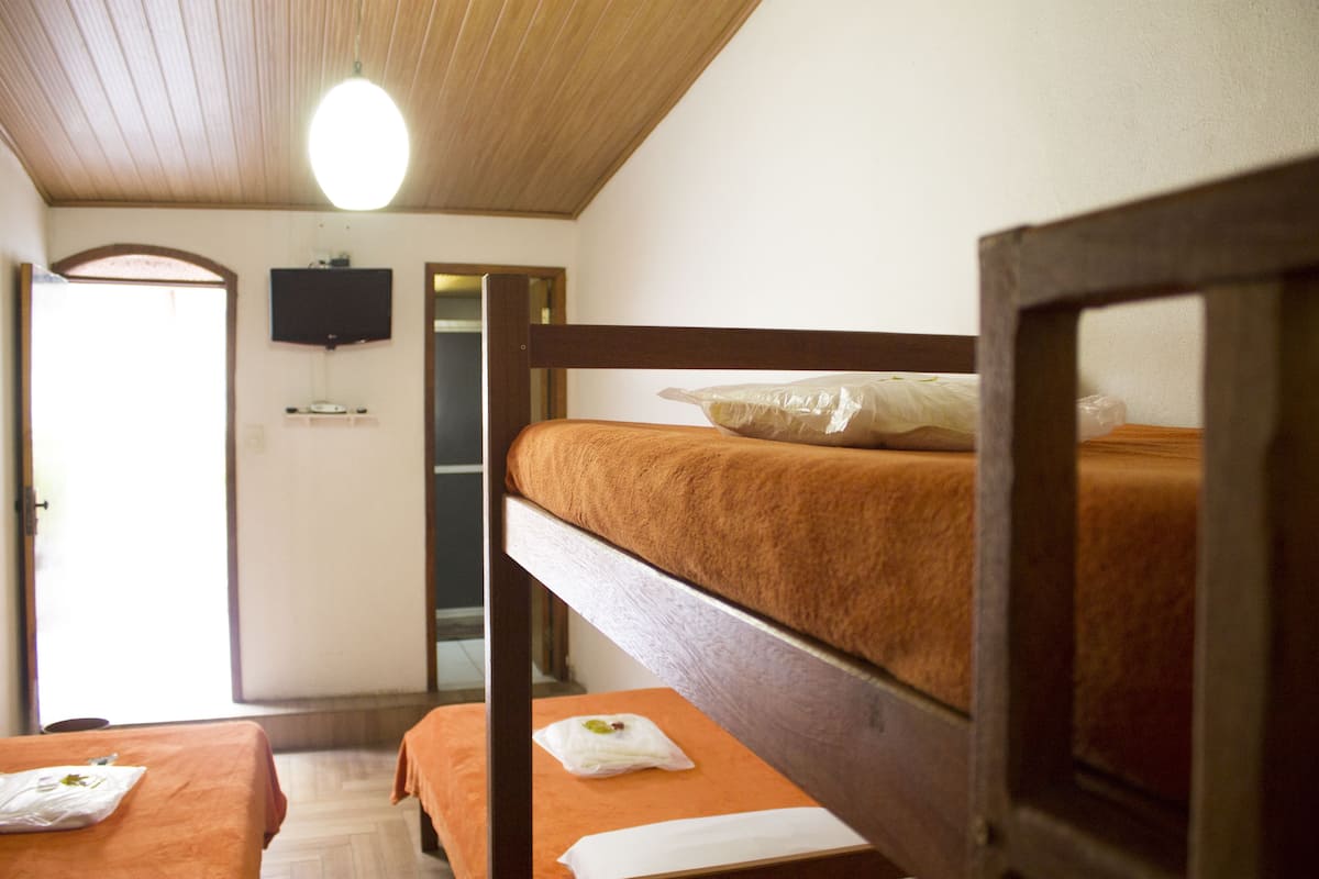 WiFi (free), bed sheets