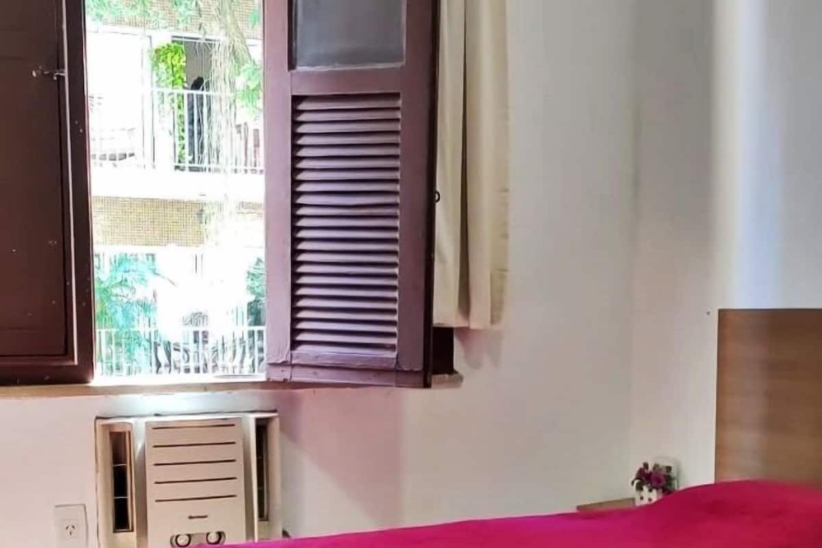 WiFi (free), bed sheets