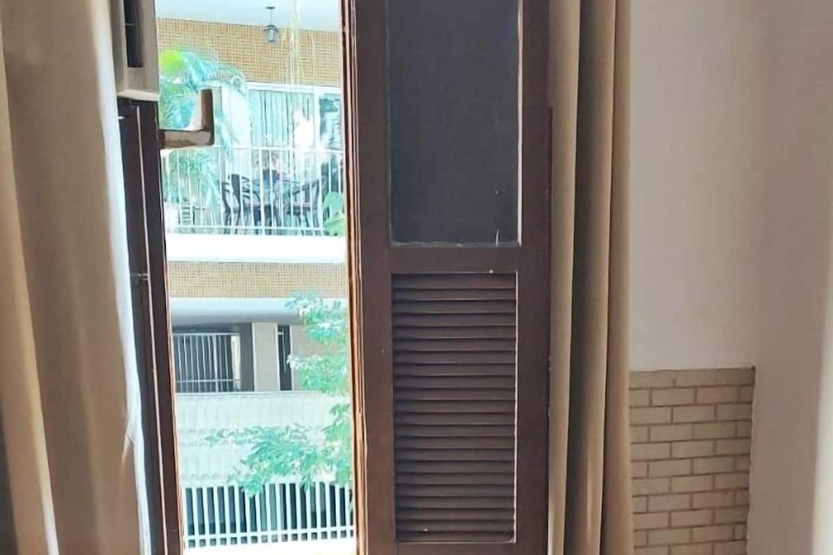 WiFi (free), bed sheets