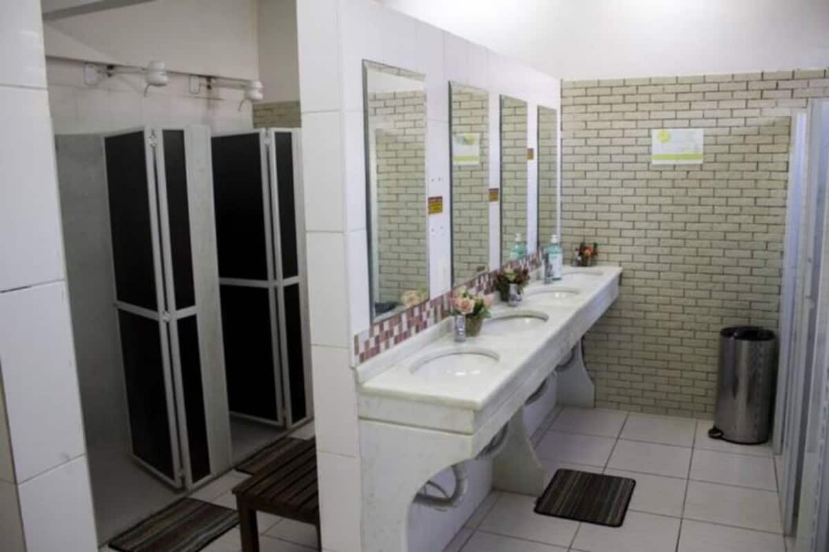 Shower, towels