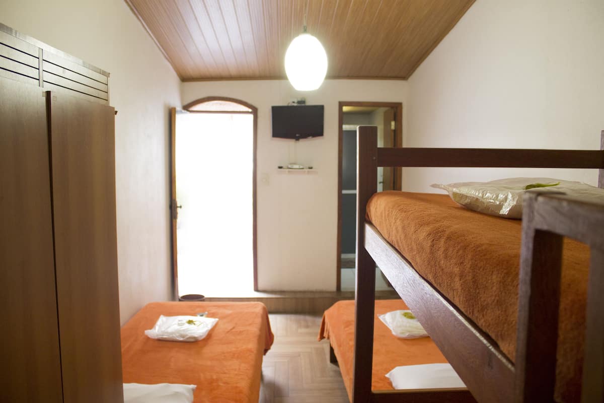WiFi (free), bed sheets