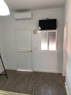Family Double Room | Rollaway beds, free WiFi, bed sheets - El Pinar (Puerto Real)