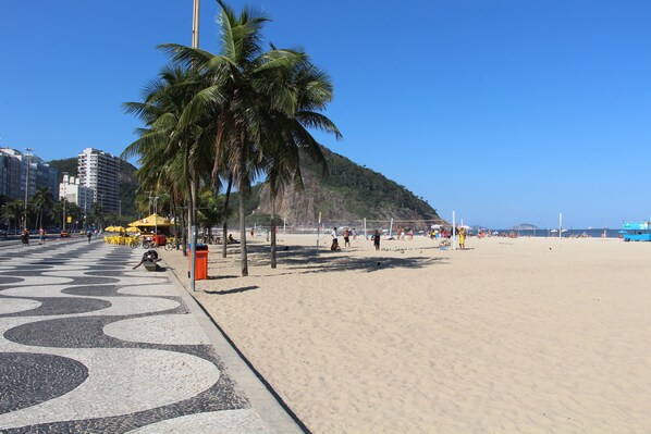 Plage à proximité, sable blanc, serviettes de plage, 20 bars de plage
