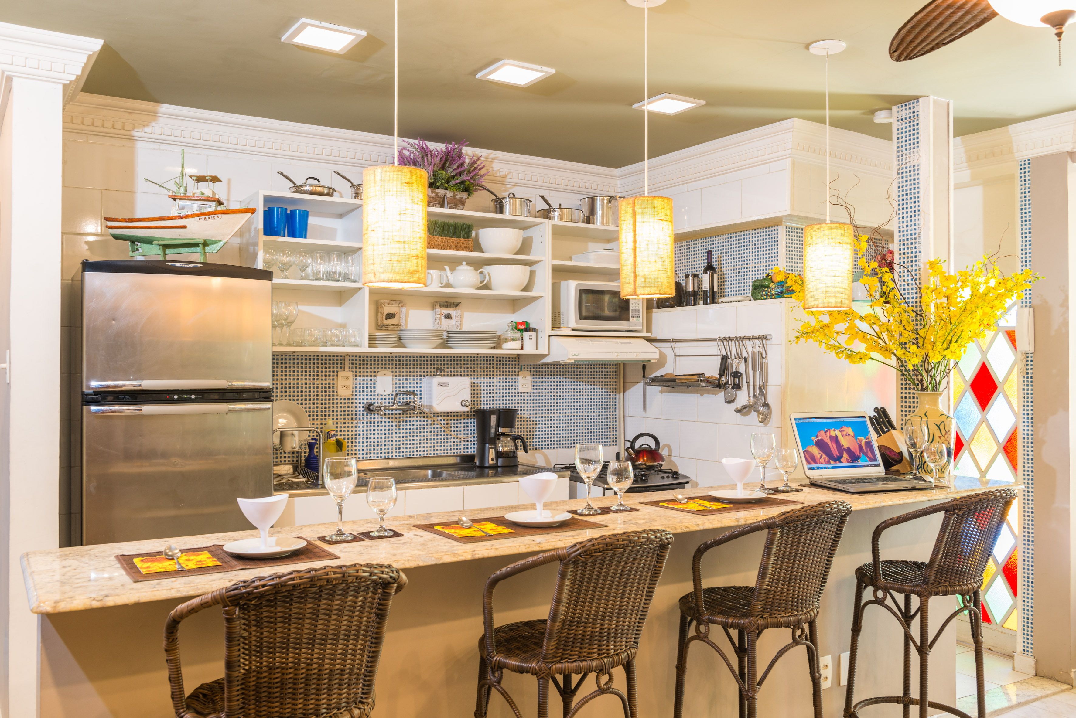 Luksus-loftsleilighet, flere soverom, byutsikt | Oppholdsområde | En 42-tommers Flatskjerm-TV med kabel-kanaler samt TV og DVD-spiller