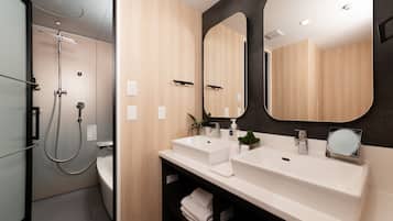 Separate bathtub and shower, deep-soaking bathtub, hair dryer
