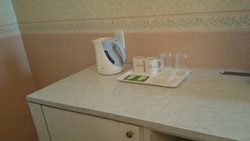 King Room with Spa Bath | Coffee and/or coffee maker