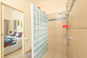 Villa, 4 Bedrooms (Tuoro) | Bilik Mandi | Pancuran mandi, pengering rambut, tuala disediakan 