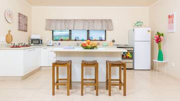 Tuoro Villas, 4 Bedrooms | Private kitchen | Fridge, microwave, oven, stovetop
