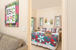 Villa, 4 habitaciones (Tuoro) | 1 habitación y espacio para trabajar con laptop 