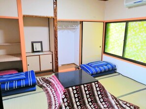 Romanttinen pientalo, 2 makuuhuonetta, terassi, merinäköala | Ilmaiset minibaarituotteet, yksilöllisesti sisustettu