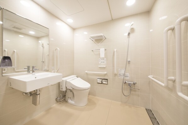 A modern bathroom with a sink, toilet, and shower. - The Hedistar Hotel Kyoto Nijo Comic&Books (Kyoto)