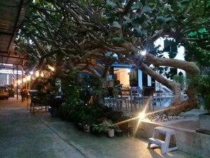 BBQ/picnic area - Yaka Hotel - Pattaya (Pattaya)