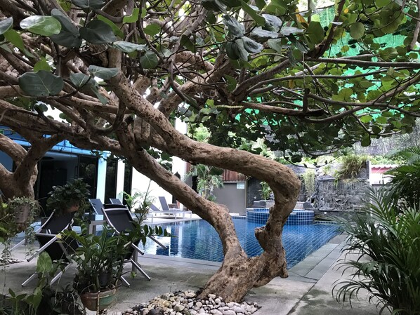 Outdoor pool - Yaka Hotel - Pattaya (Pattaya)