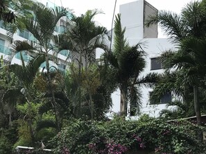 Front of property - Yaka Hotel - Pattaya (Pattaya)