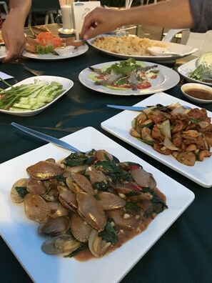 Dining - Yaka Hotel - Pattaya (Pattaya)