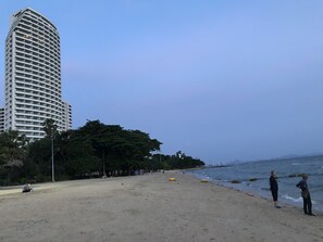 Beach - Yaka Hotel - Pattaya (Pattaya)