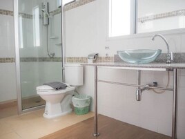 淋浴设施、免费洗浴用品、毛巾