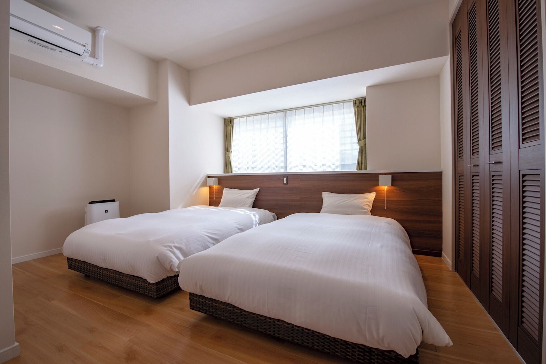 2 bedrooms, desk, free wifi, bed sheets