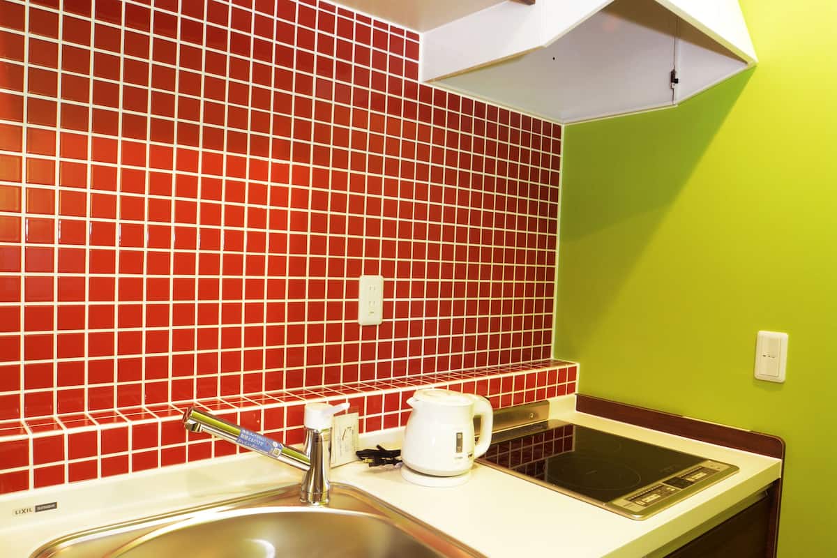 fridge, microwave, stovetop, rice cooker