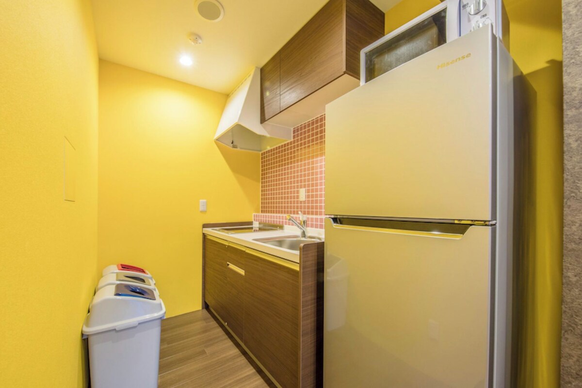 Private kitchen | Fridge, microwave, stovetop, rice cooker