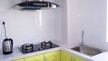 Familienzimmer | Eigene Kochnische | Kühlschrank, Mikrowelle, Herdplatte, Wasserkocher