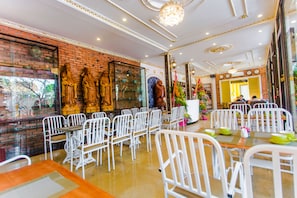 Breakfast area - Why Not Hostel (Dong Hoi)