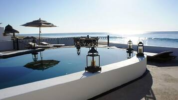 Hồ bơi ngoài trời