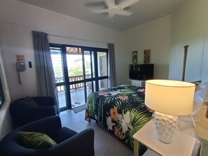 Egyptian cotton sheets, premium bedding, pillowtop beds - Muri Retreat (Rarotonga)