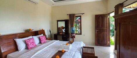 Kamer | Een kluis op de kamer, een laptopwerkplek, gratis wifi