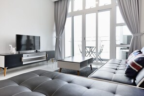 Premium Condo, 2 Bedrooms, Non Smoking, Kitchen | Pemandangan dari bilik