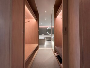 Suite Eksekutif, 1 Tempat Tidur Double | 1 kamar tidur, brankas, tirai kedap cahaya, dan kedap suara