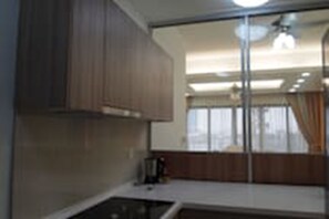 Deluxe Apartment, 3 Bedrooms (A) | Private kitchenette