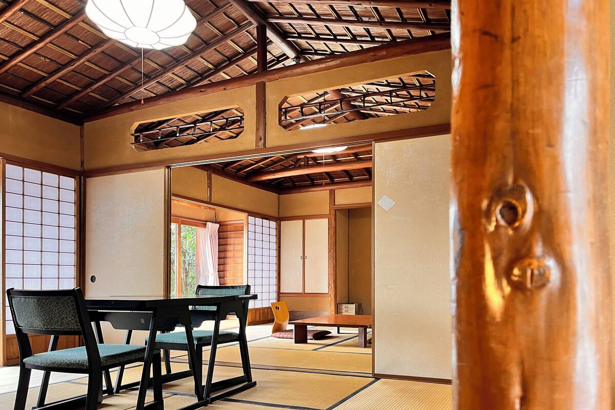 Hus - icke-rökare (Japanese-Style Annex, Sleeps 5) | Duntäcken, värdeförvaringsskåp på rummet och gratis wi-fi