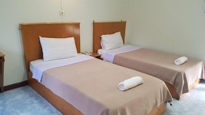 Desk, free WiFi - LP Mansion (Sakon Nakhon)