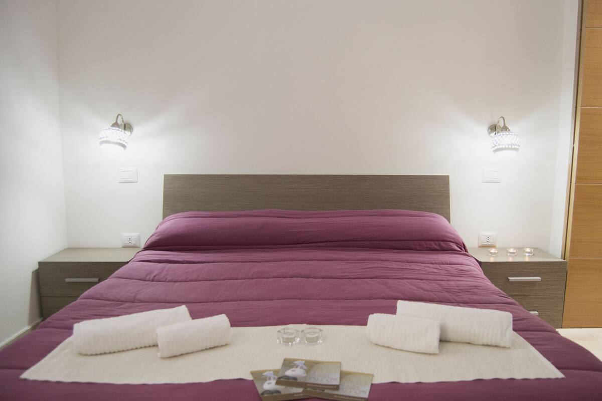 Habitación doble, baño privado | Caja fuerte, sistema de insonorización, wifi gratis y ropa de cama