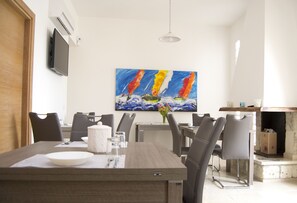 Se ofrece un desayuno típico de la región (5 EUR por persona)