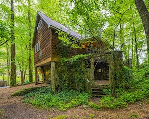 View from room - Bear Creek Lodge and Cabins in Helen Ga - Pet Friendly, River on Property, Walking Distance to downtown Helen (Helen)