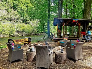 Front of property - Bear Creek Lodge and Cabins in Helen Ga - Pet Friendly, River on Property, Walking Distance to downtown Helen (Helen)