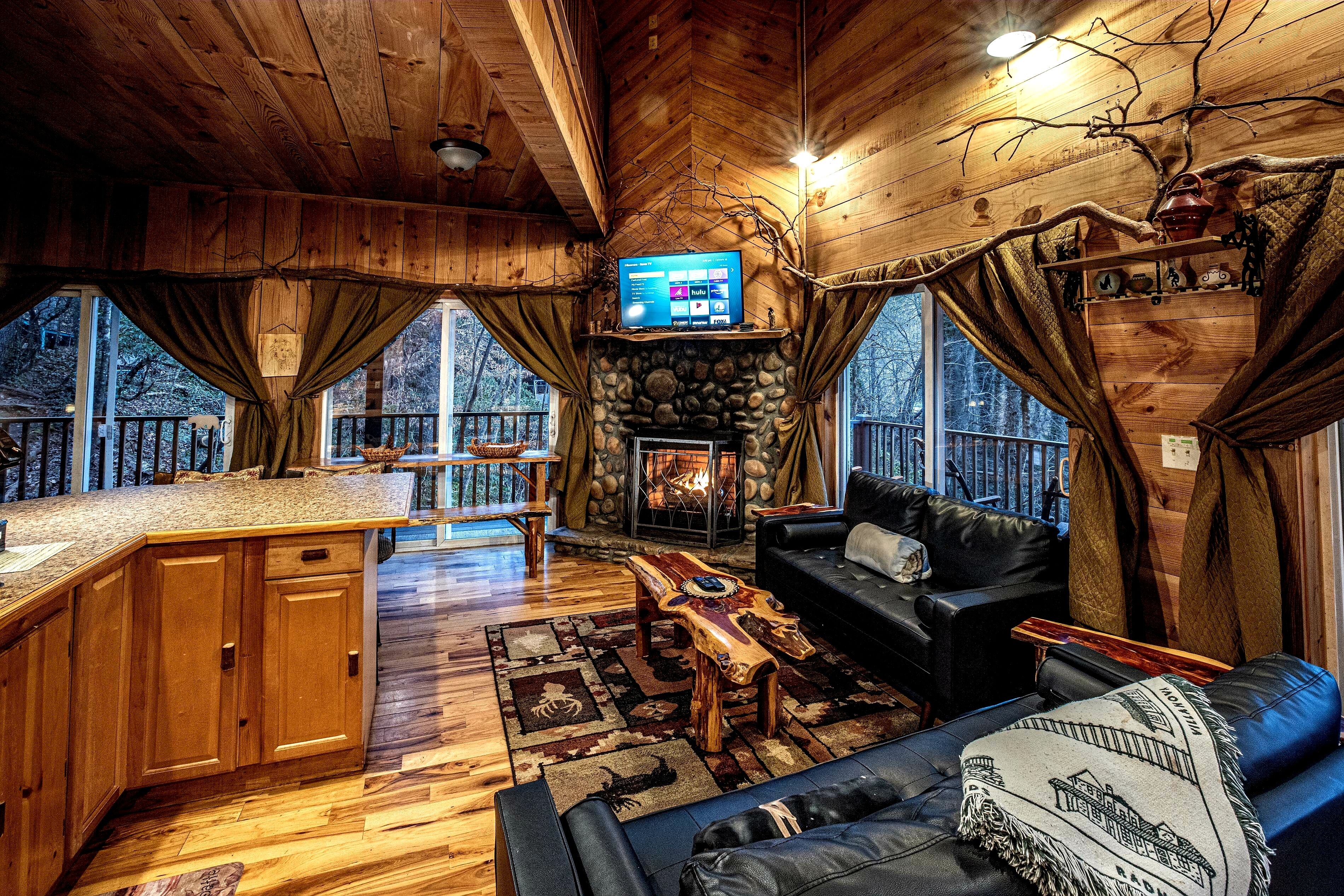 Luxury Tree House, 2 Bedrooms, Hot Tub, Mountainside | Interior detail