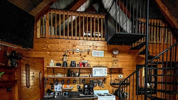 Panoramic Cabin, 2 Bedrooms, Hot Tub, River View | Room amenity