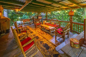 Traditional Cabin, 5 Bedrooms, Hot Tub, Mountainside | Terrace/patio