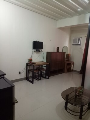 Flat-screen TV - Vimelzu transient and lodge (Parañaque)