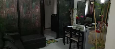Condo (Finland Room) | Área de sala de estar | Televisión de pantalla plana